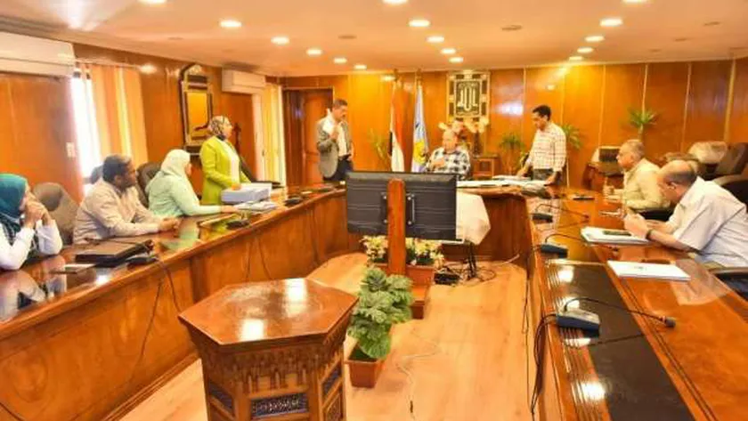 محافظ أسيوط: برنامج تدريبي مكثف للعاملين بمنظومة التصالح على مخالفات البناء