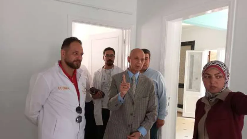 مكافأة لممرضة ونقل مسؤولة بمنيا القمح بسبب تأخير قرار علاج مواطنة