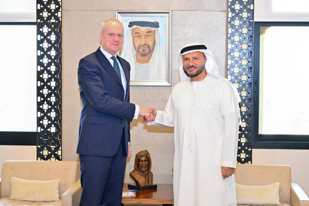 أنور قرقاش يلتقي مسؤولا في “الناتو”