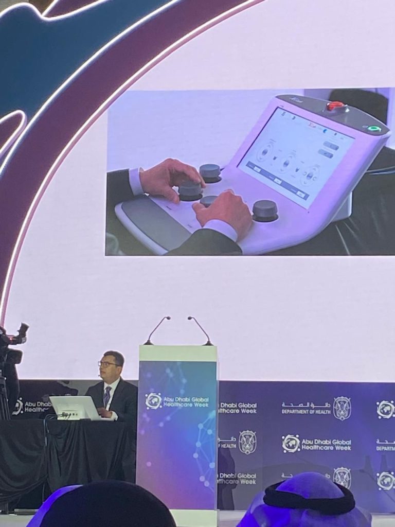 أبوظبي تشهد إجراء أول جراحة روبوتية «عن بعد» بالعالم