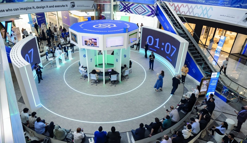 متسابقون من 4 قارات يتنافسون على لقب «أفضل مهندس للأوامر البرمجية»