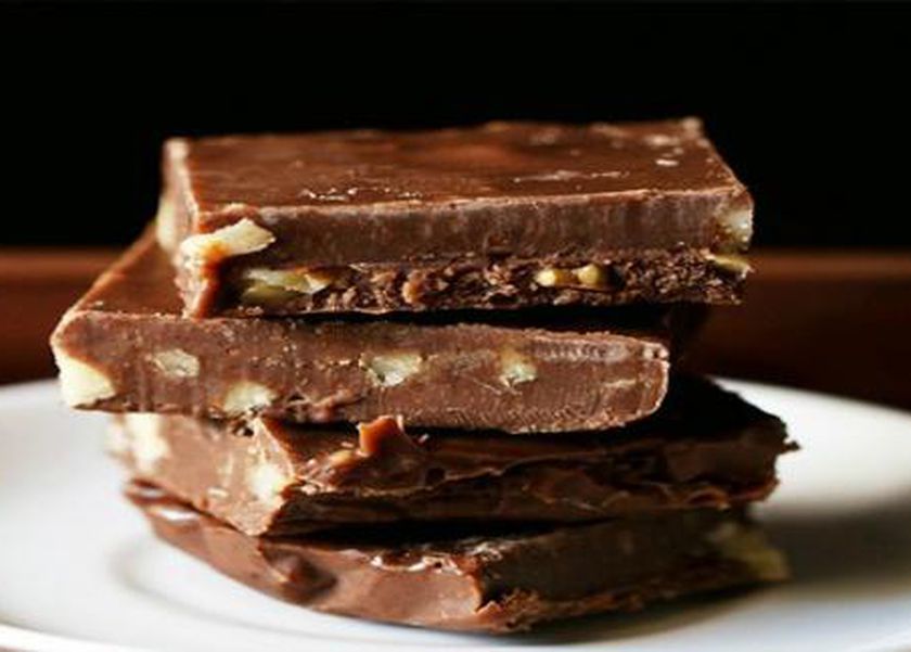 طريقة عمل الشوكولاتة بالكنافة والفستق في البيت.. «مش هتشتريها من بره تاني»