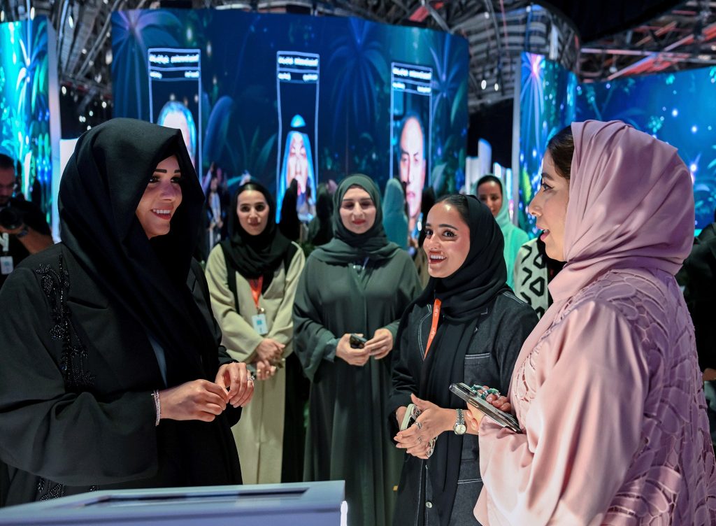 لطيفة بنت محمد تطلع على الفعاليات المصاحبة لقمة الإعلام العربي 2024