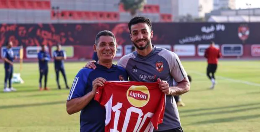 صاحب الرأس الذهبية.. الأهلي يحتفل بوصول محمد عبد المنعم لـ100 مباراة