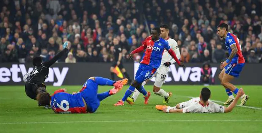 مانشستر يونايتد يسقط برباعية أمام كريستال بالاس ويهدد مشاركته أوروبيا