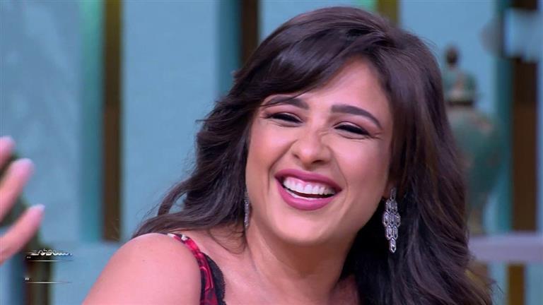 ياسمين عبد العزيز تشوق متابعيها في أحدث ظهور لها والجمهور يعلق