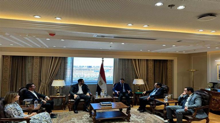 وزير الشباب يبحث مع بيرل آرت دعم رياضة السيارات بمصر