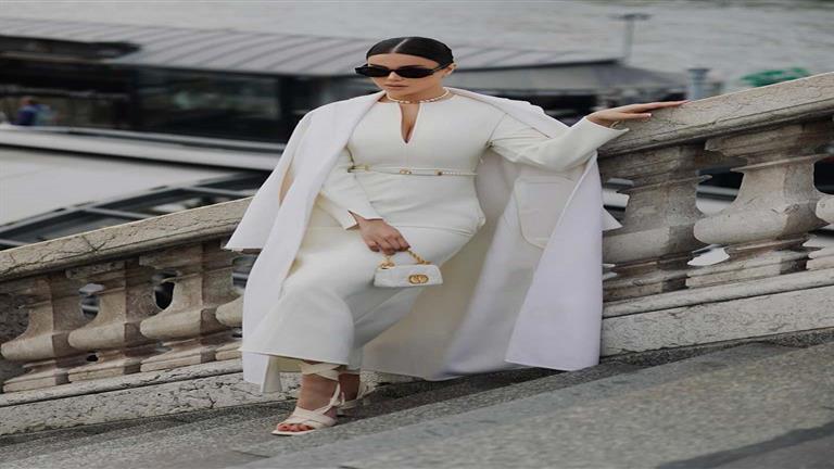 هدى الإتربي تتألق في أحدث جلسة تصوير.. والجمهور: “أبيض على الأبيض” (صور)