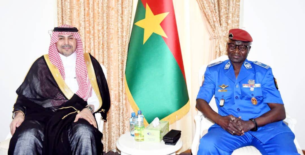 وزير دفاع بوركينافاسو يلتقي سفير المملكة