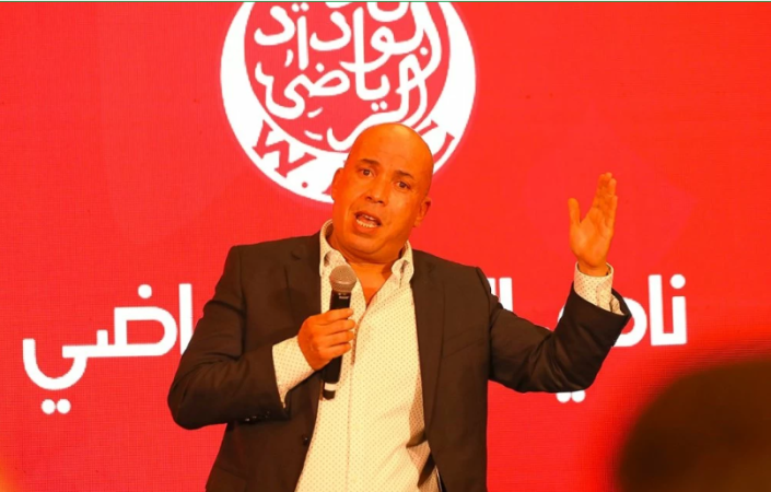 رئيس الوداد البيضاوي يكيل انتقادات حادة بحق لاعبيه قبل مغادرة منصبه في سياق أزمة لا تنتهي