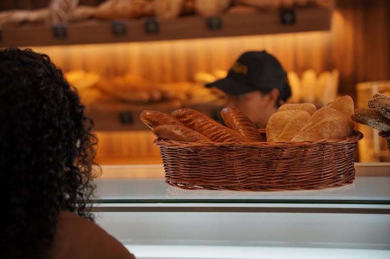 المخابز العشوائية تنهب الدقيق المدعم