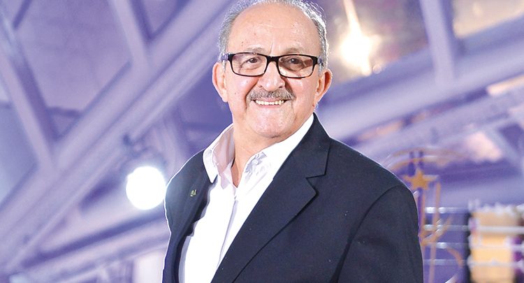 الفنان الجم يكشف حقيقة إشاعة وفاته