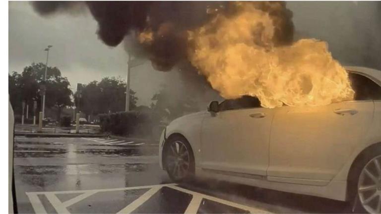 احذر ترك هذه الأشياء داخل السيارة بالأجواء الحارة.. قد تشتعل بها النيران