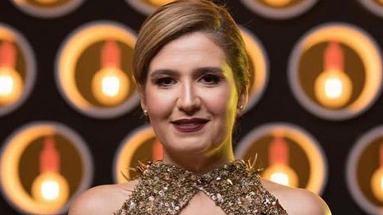 “تعالى أدلعك”.. هنا شيحة تتحدى جميلة عوض في الرقص بحفل زفافها (صور وفيديو)