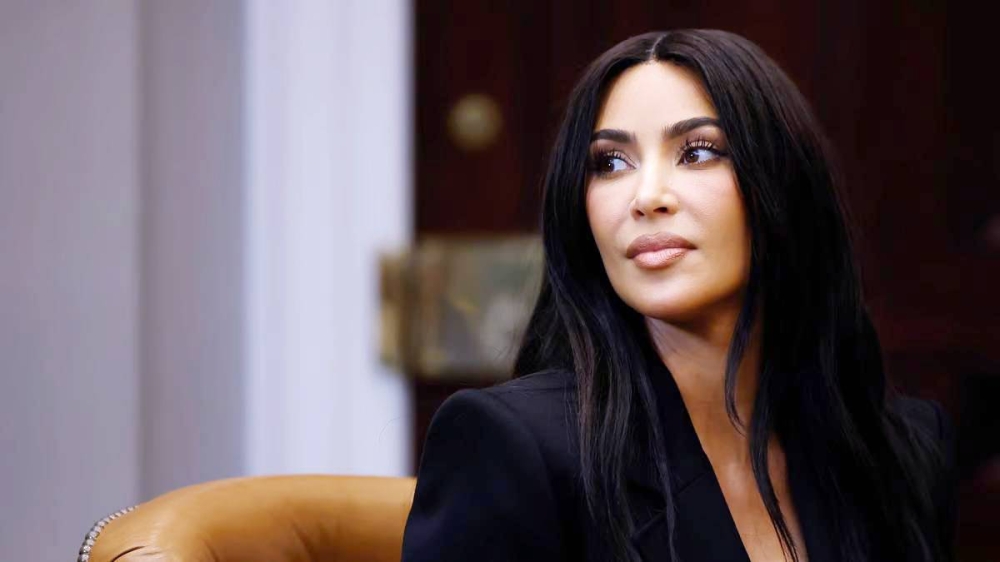 «وحام الأثرياء».. طائرة خاصة لتناول كيكة في باريس !