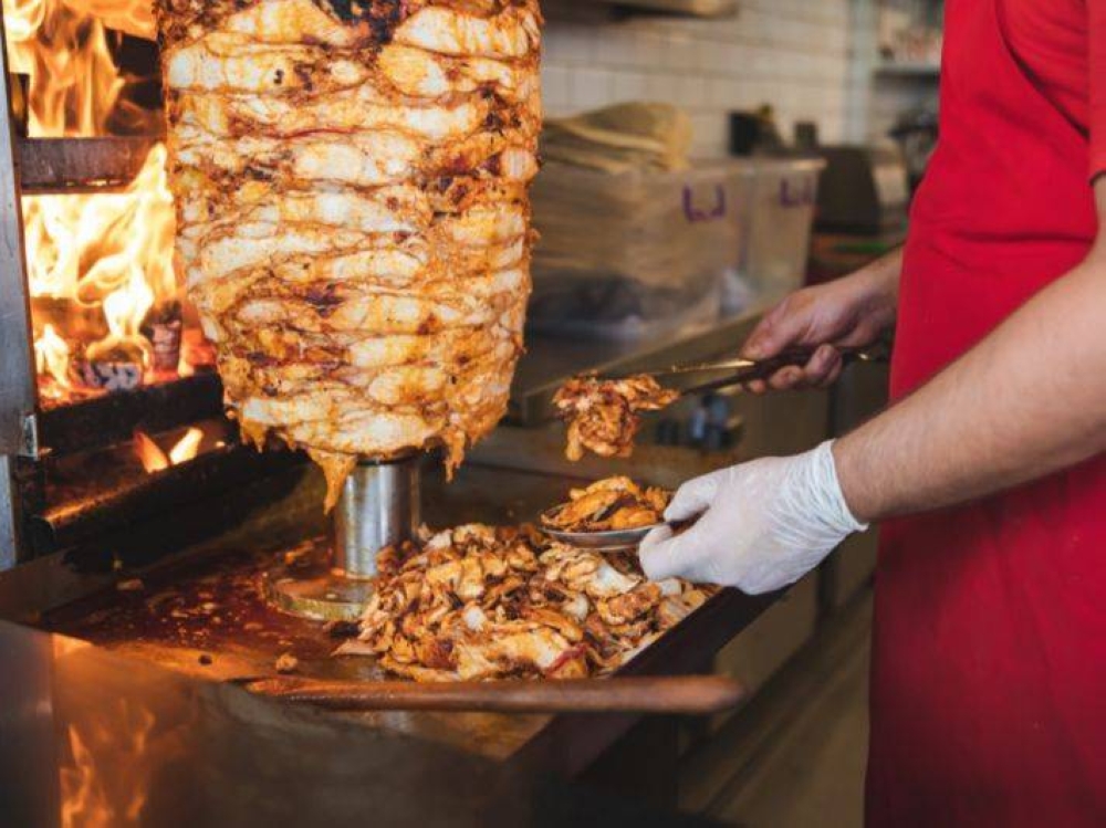 الجزائر: شاورما مخلوطة بمادة لحفظ الجثث !