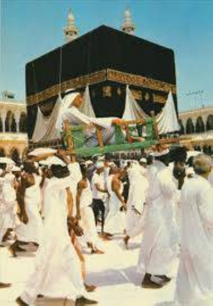 رحلة الطواف.. من «الشبرية» إلى عربات «القولف»