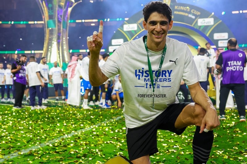 تألق حارس المرمى بونو يذهل العالم