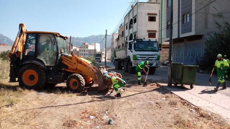عمال النظافة بطنجة وتطوان يجمعون أطنانا من مخلفات عيد الأضحى