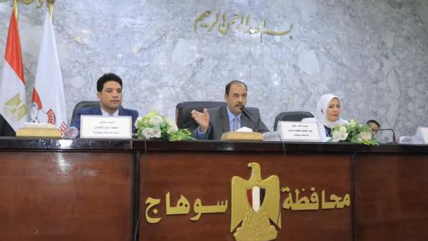 محافظ سوهاج للجنة توفيق الأوضاع: تضمين المشروعات المتوسطة والصغيرة ضرورة