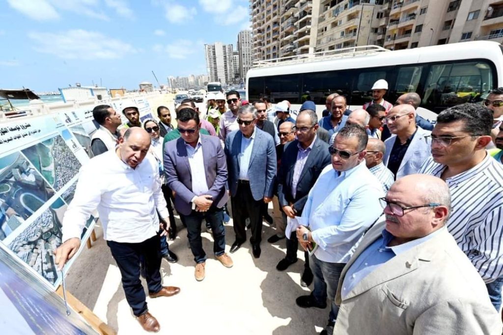 وزير الإسكان ومحافظ الإسكندرية يختتمان جولتهما بتفقد مشروع توسعة كورنيش الإسكندرية
