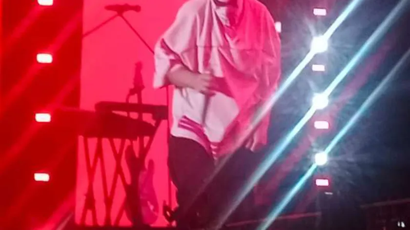 ظهور المطرب المقنع تووليت وفرقته في مهرجان العلمين الجديدة