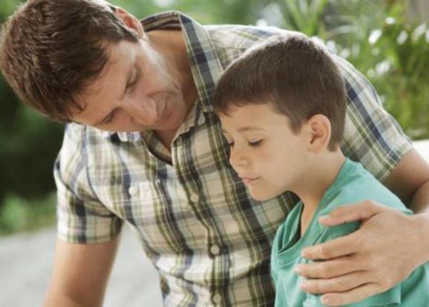 6 علامات تحذيرية تدل على تعرض طفلك للإيذاء.. «خايف يتكلم»