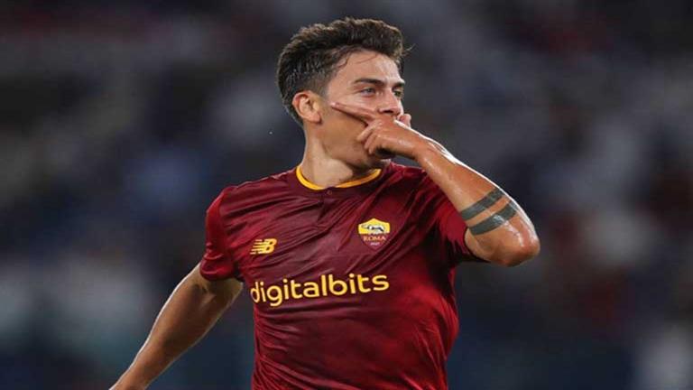 “بعد تعديل قراره”.. جماهير روما تتجمهر أمام منزل ديبالا (فيديو)