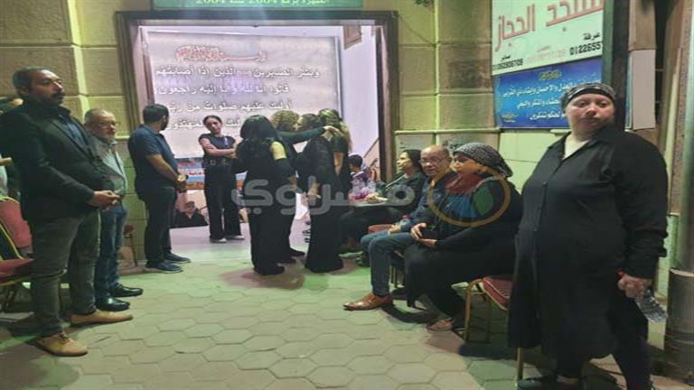 هاني سلامة وأحمد عبدالعزيز.. نجوم الفن في عزاء “حما” الفنان إيهاب فهمي