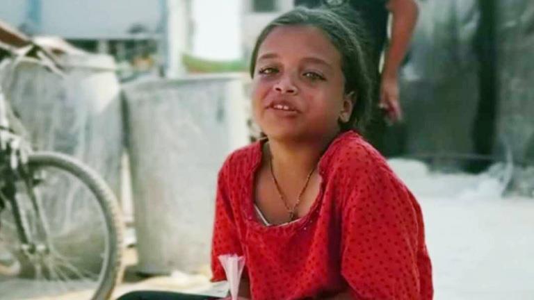 بدي حذاء لا طعام.. أمنية طفلة فلسطينية تخطف قلوب رواد مواقع التواصل