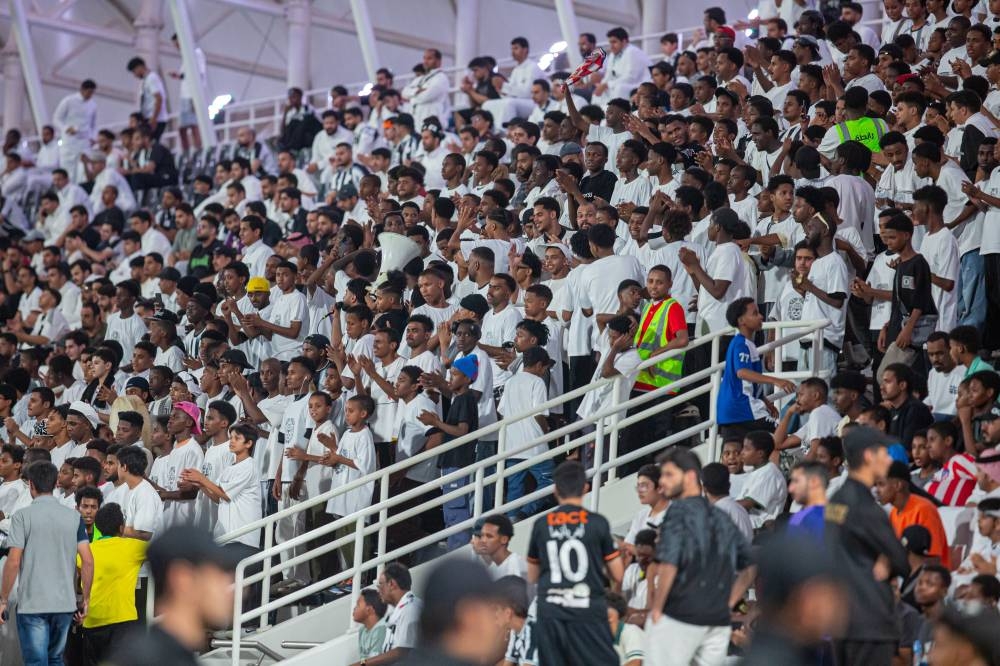 رئيس رابطة الشباب.. يثير استغراب الرياضيين