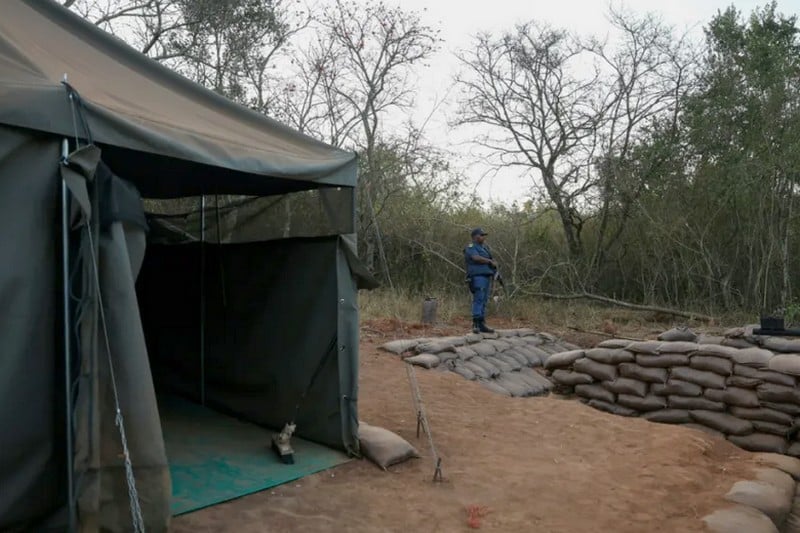 جنوب إفريقيا ترحل 95 موقوفا ليبيًّا