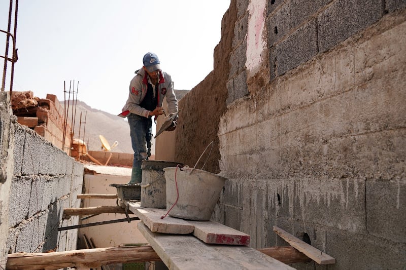 متضررون من “زلزال الحوز” يشتكون زيادات جديدة في أسعار مواد البناء