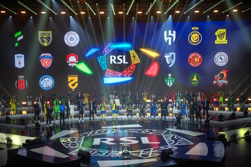 جوائز للاعبين والمدربين بدوري السعودية