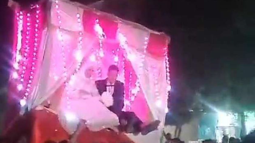 زفة فوق «هودج جمل» و«تريلا».. آخر التقاليع الجديدة للعرسان ببني سويف (صور)