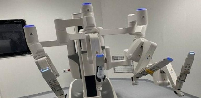 بعد استخدامه لأول مرة في إفريقيا.. 9 معلومات عن الروبوت الجراحي «ريفوا»