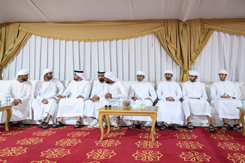 سيف بن زايد يقدم واجب العزاء في شهداء الوطن