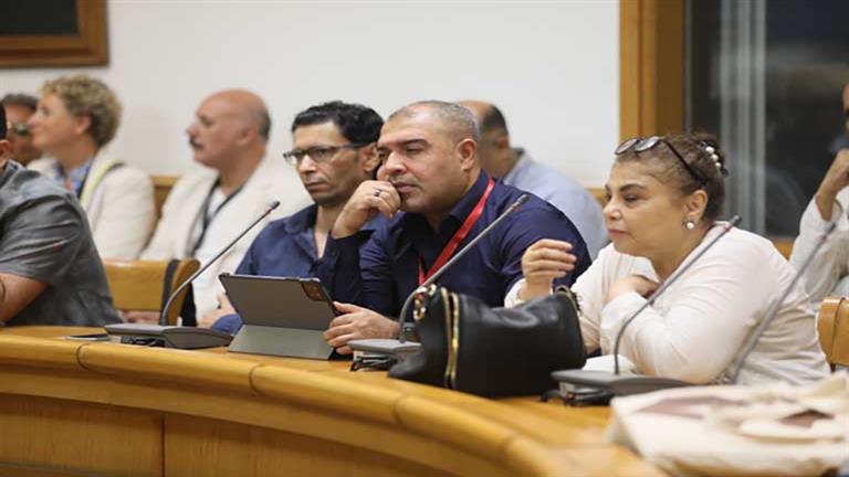 نقاد وأساتذة مسرح يناقشون “تعويم الهوية المسرحية” بأولى ندوات مهرجان المسرح التجريبي