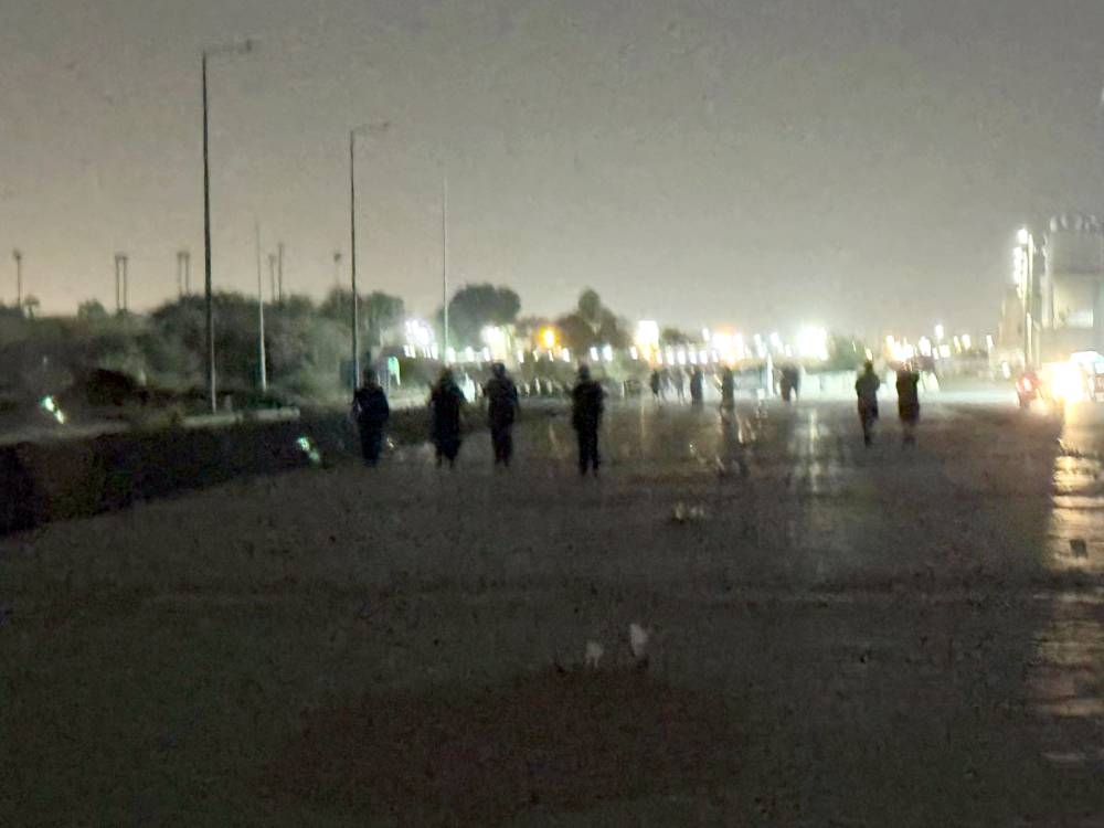 ممارسو المشي طالبوا بأعمدة إنارة:أضيئوا ممشى الحوية