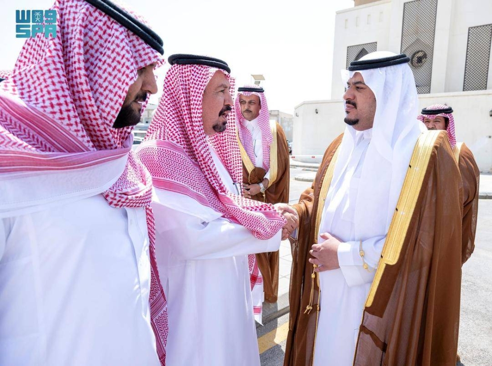 نائب أمير الرياض يؤدي صلاة الميت على هذال بن سعيدان