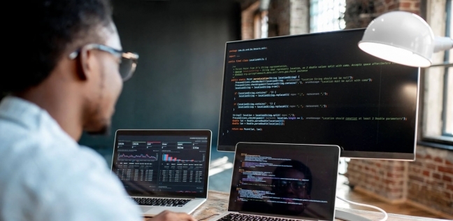 رواتب العاملين في البرمجة والتكنولوجيا.. أرقام خيالية