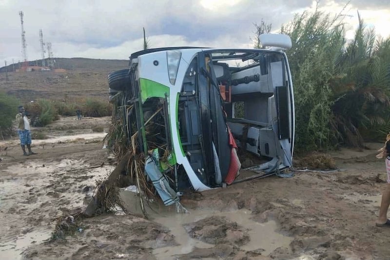 انجراف حافلة في طاطا يخلف قتيلين و14 شخصا في عداد المفقودين