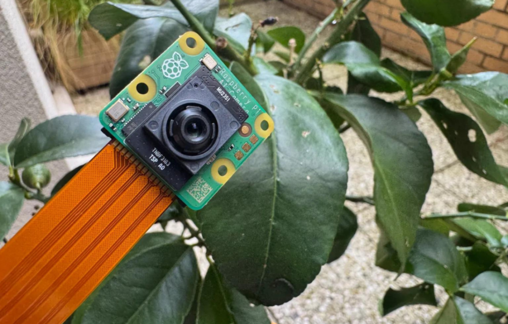 راسبيري باي تطلق وحدة كاميرا تعمل بالذكاء الاصطناعي