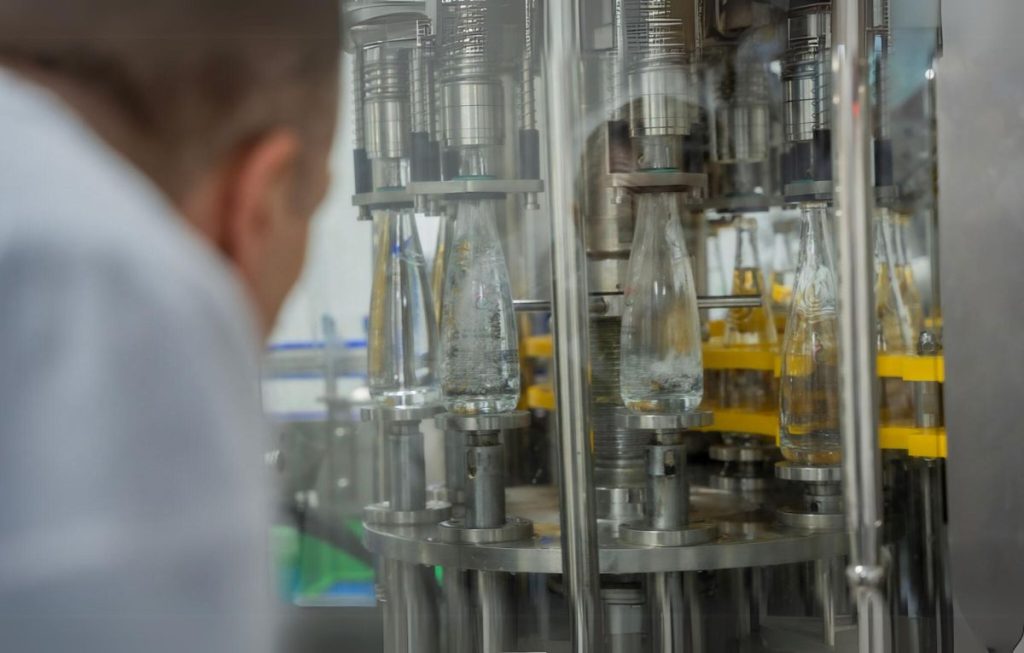 “إير ووتر” تطلق منشأة لإنتاج مياه الشرب من الهواء في دبي الصناعية