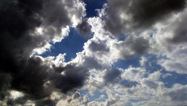 طقس الأربعاء: زخات رعدية بالأطلس ودرجات الحرارة في انخفاض