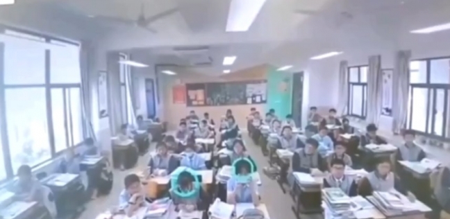 الذكاء الاصطناعي يحرج طالبًا في الصين.. وخبير تكنولوجي: انتهاك صارخ (فيديو)