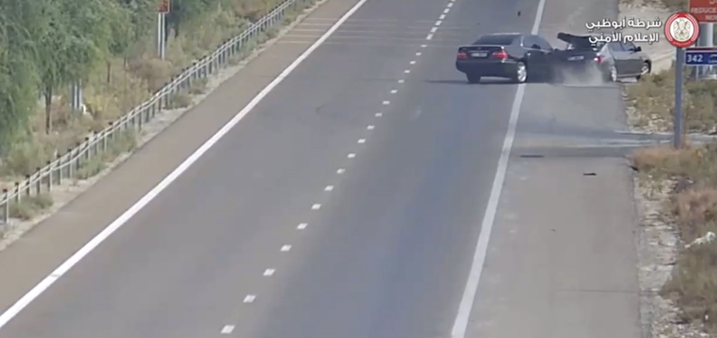 شاهد خطورة انشغال السائقين بغير الطريق أثناء القيادة