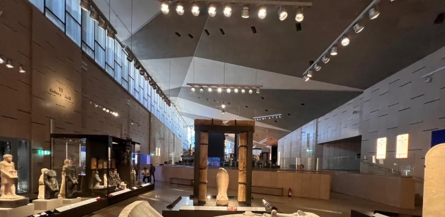 رحلة عبر التاريخ.. الصحف العالمية تبرز انبهار السياح بالمتحف المصري الكبير