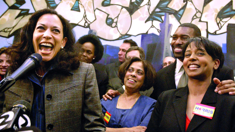 كامالا هاريس.. صعود سريع مدفوعاً بـ «طموحات سياسية كبيرة»