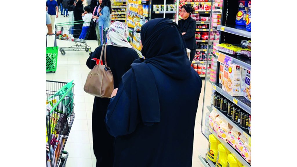 مستهلكون يشكون تغير أسعار سلع غذائية واستهلاكية «أسبوعياً»